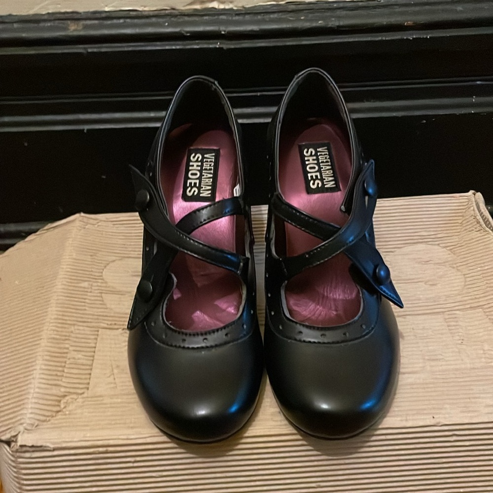 Vegetarian Shoes brand heels